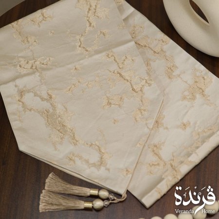 رنر طاولة بلون أوف وايت بنقشة رخامية ذهبية أنيقة بطول 210سم